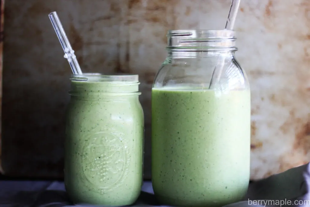 Matcha green superfood smoothie - Berry&Maple