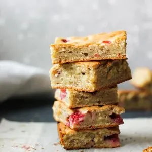 cream cheese strawberry bars recipe www.berrymaple.com