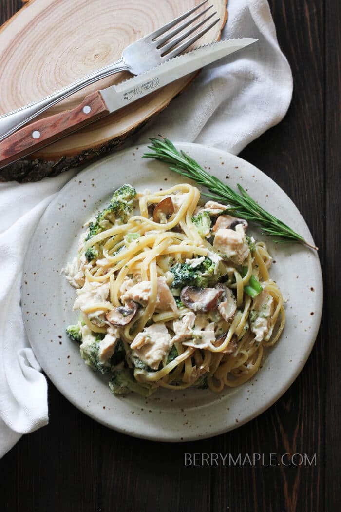 Rotisserie chicken broccoli alfredo pasta - Berry&Maple