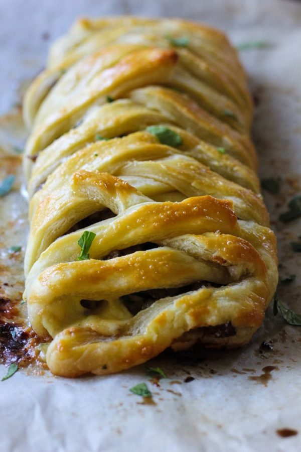 Beef blue cheese braided puff pastry - Berry&Maple