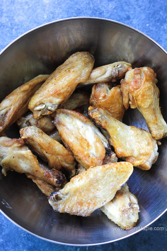 Air fryer BBQ chicken wings - Berry&Maple