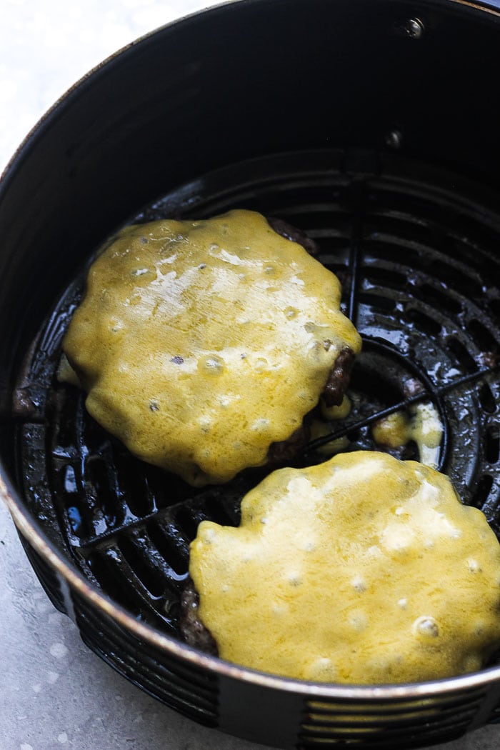 In this post you will learn how to make juicy hamburgers in your air fryer from frozen or fresh beef or turkey patties. Made in little time, this recipe is very easy and will pair perfectly well with air fryer fries. Best recipe that will work in your Power, Nuwave, Ninja and any other air fryer! beef patties with cheese in the air fryer