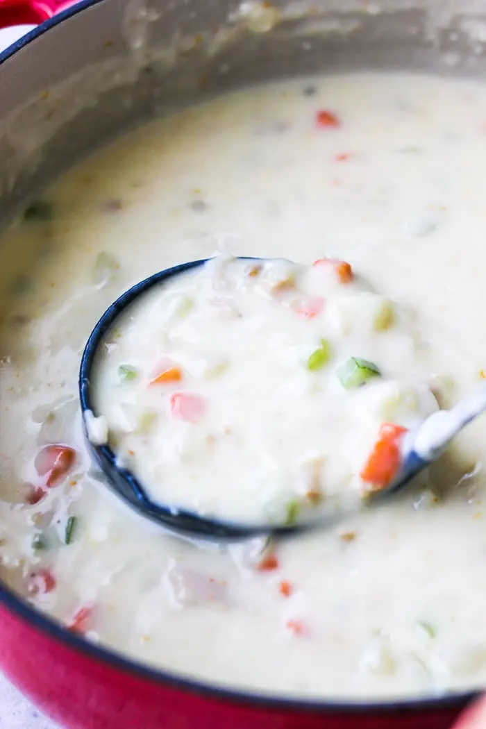 https://berrymaple.com/wp-content/uploads/2019/09/clam-chowder-5405.jpg.webp