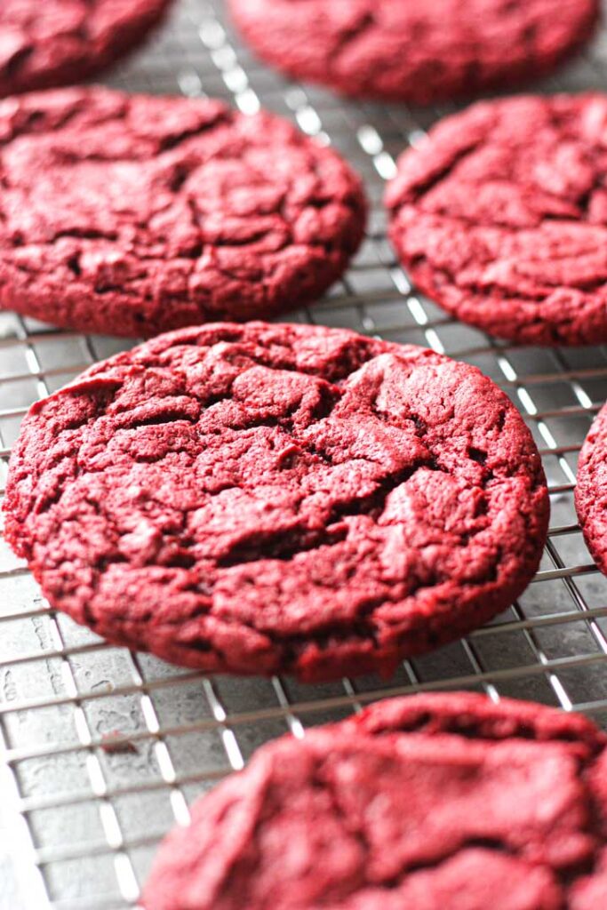 Red velvet cake mix cookies with cream cheese frosting - Berry&Maple