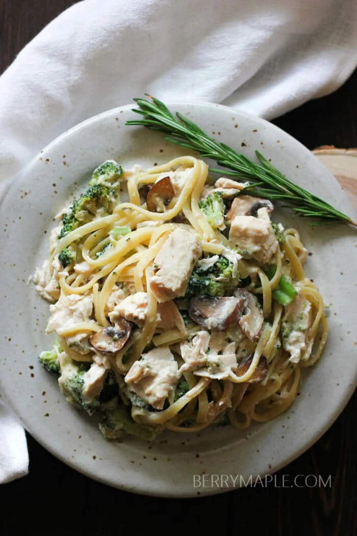 close shot of noodles with chicken on the plate