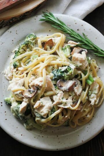 featured image of rotisserie chicken pasta