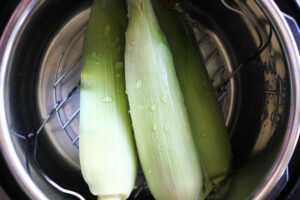 raw corn in husk in instant pot