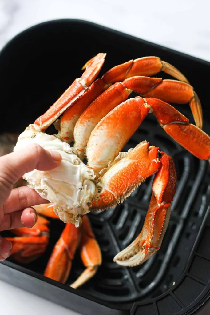 https://berrymaple.com/wp-content/uploads/2020/12/air-fryer-crab-legs-2-683x1024.jpg.webp