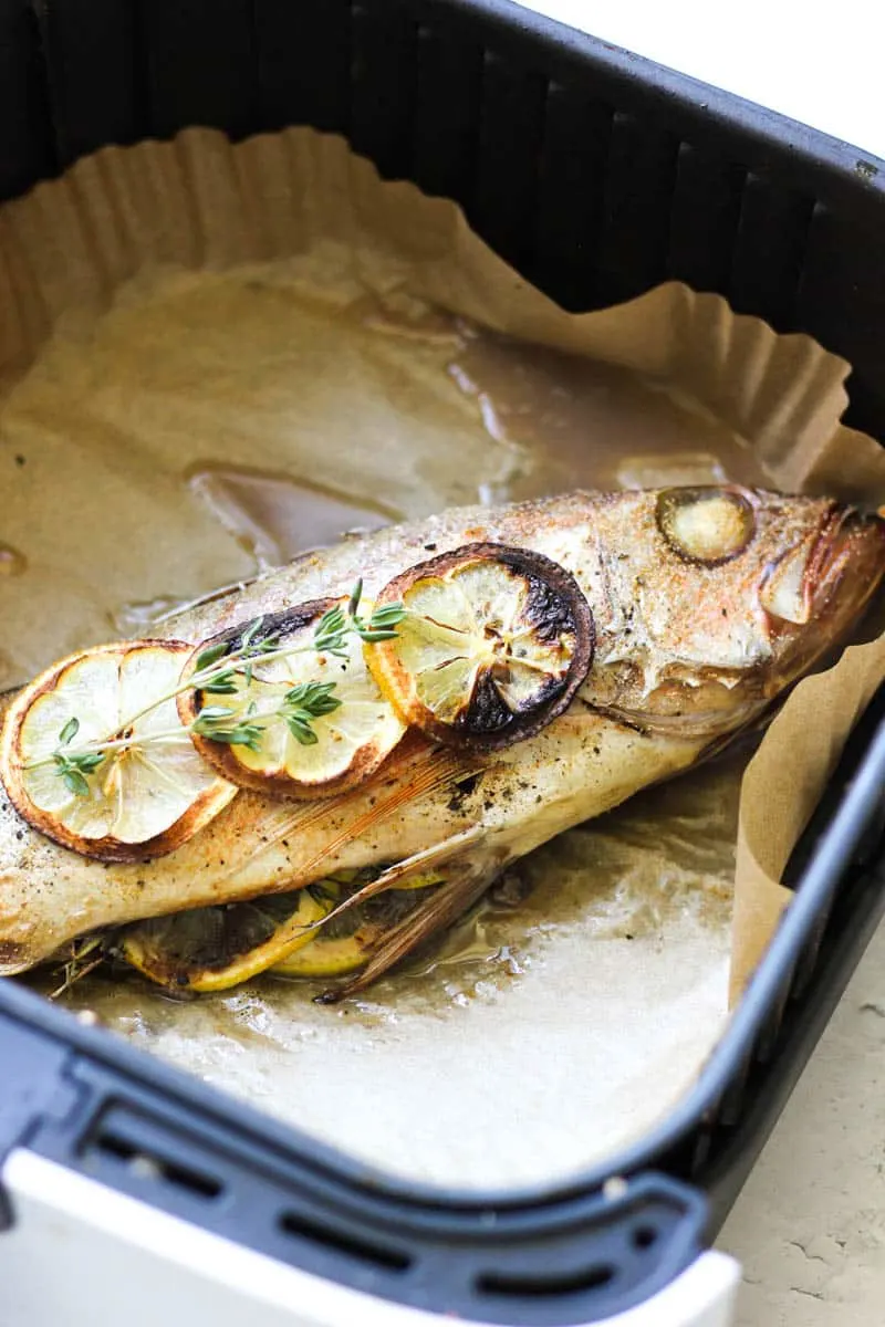 air fryer whole fish with lemon