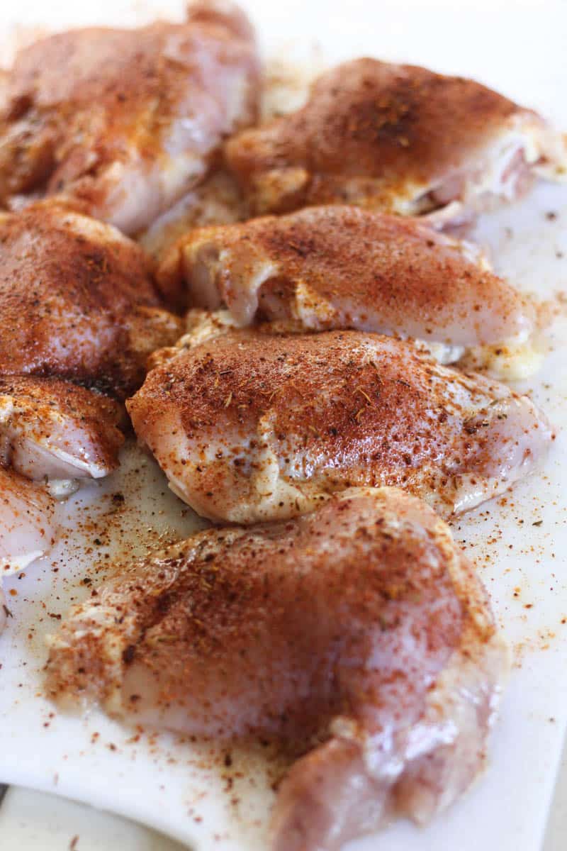 seasoned raw chicken thighs