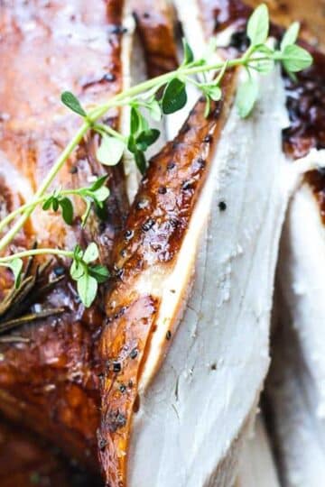 close photo of smoked turkey breast
